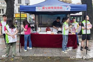 里夫斯：文森特在防守端带来很多帮助 他一直保持最高水平竞争力